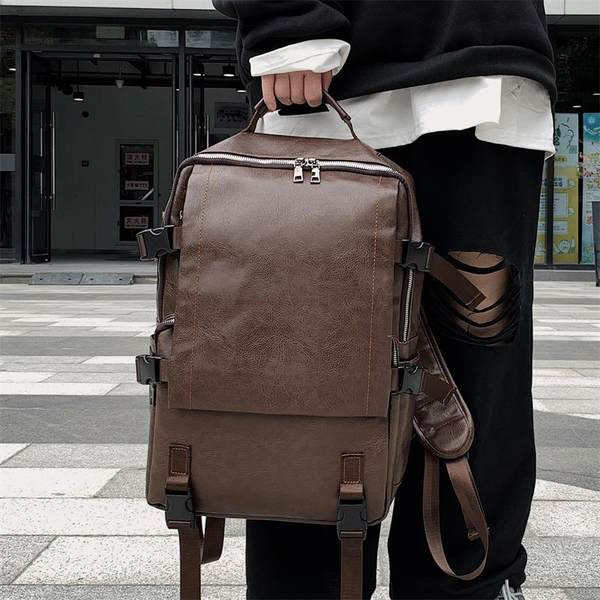 Naujo modelio odinė kuprinė su keliais skyreliais – tinka tiek moterims, tiek vyrams