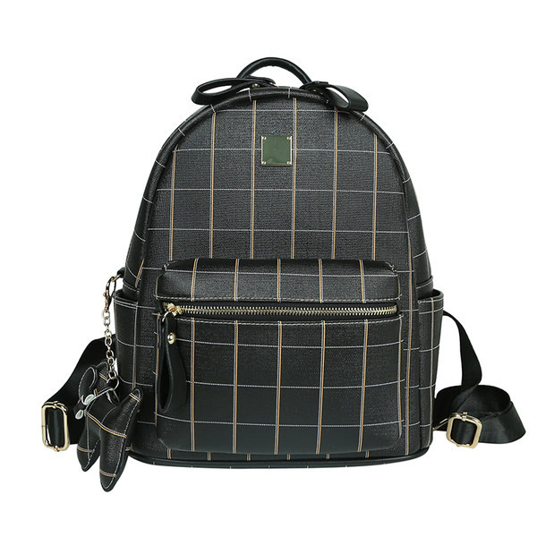 Дамска кожена раница с ключодържател и закопчаване с цип нов модел