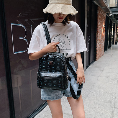 Moteriška kuprinė – nedideliu užtrauktuku