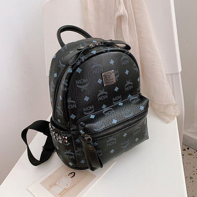 Moteriška kuprinė – nedideliu užtrauktuku