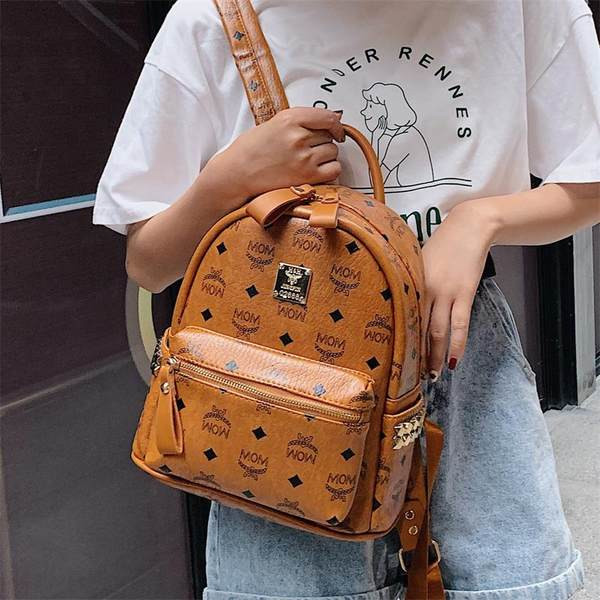 Moteriška kuprinė – nedideliu užtrauktuku