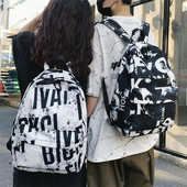 Női alkalmi hátizsák fekete-fehér felirattal