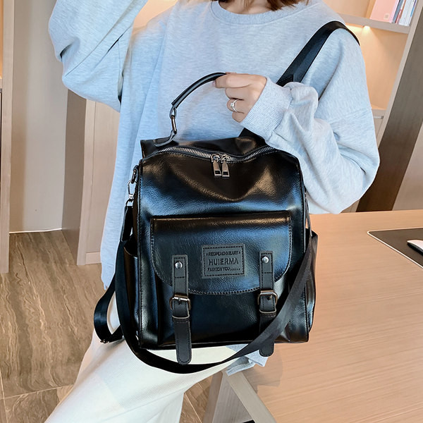 Moteriška kuprinė su priekine kišene ir diržu