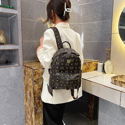 Νέο μοντέλο γυναικείο σακίδιο πλάτης με μπρελόκ