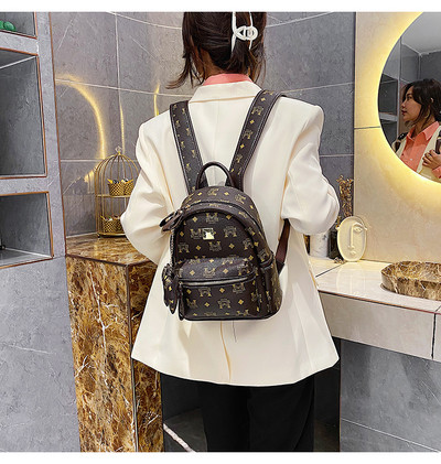 Νέο μοντέλο γυναικείο σακίδιο πλάτης με μπρελόκ