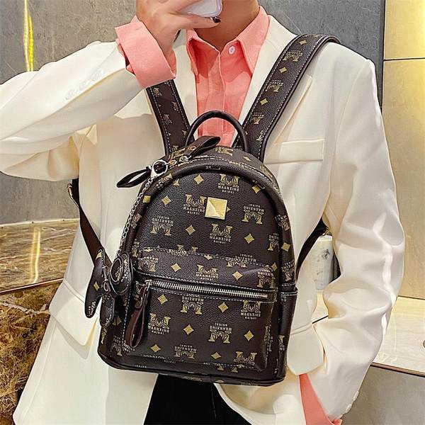 Νέο μοντέλο γυναικείο σακίδιο πλάτης με μπρελόκ