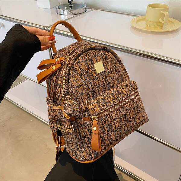 Νέο μοντέλο σακίδιο πλάτης για καθημερινή χρήση με μπρελόκ και φερμουάρ