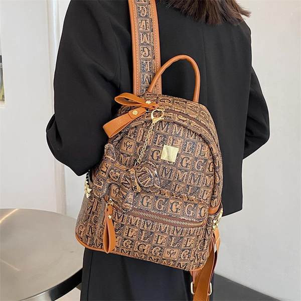 Νέο μοντέλο σακίδιο πλάτης για καθημερινή χρήση με μπρελόκ και φερμουάρ