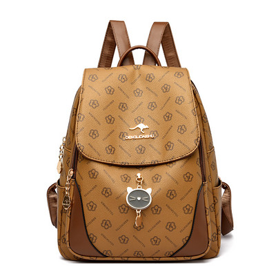 Női bőr hátizsák fém díszítéssel