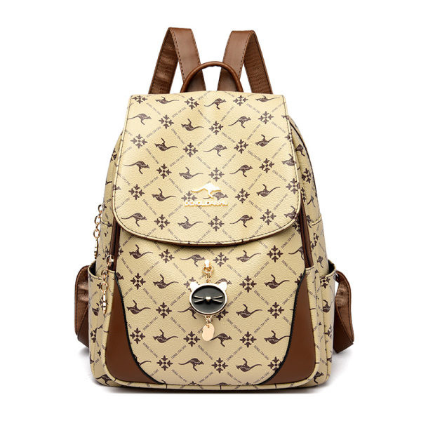 Női bőr hátizsák fém díszítéssel