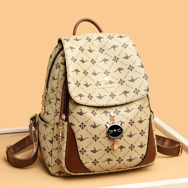 Női bőr hátizsák fém díszítéssel