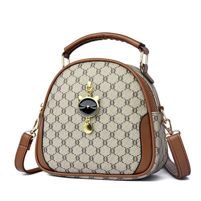 Moteriška nedidelė laisvalaikio rankinė su metaline apdaila