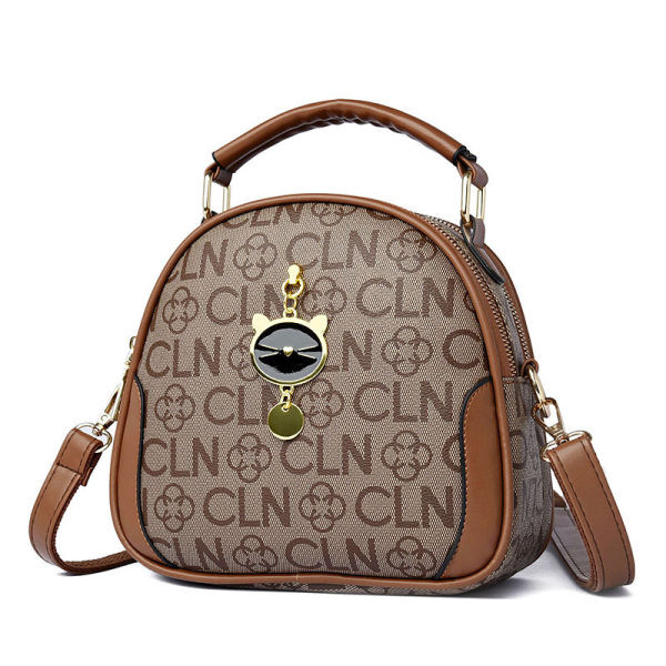 Moteriška nedidelė laisvalaikio rankinė su metaline apdaila