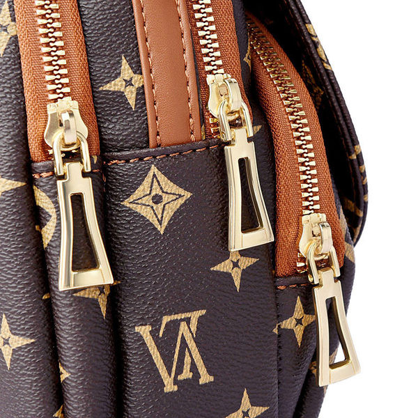 Νέο μοντέλο γυναικείο σακίδιο πλάτης με μεταλλική διακόσμηση