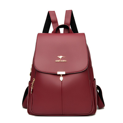 Moderan ženski kožni ruksak s metalnim elementom