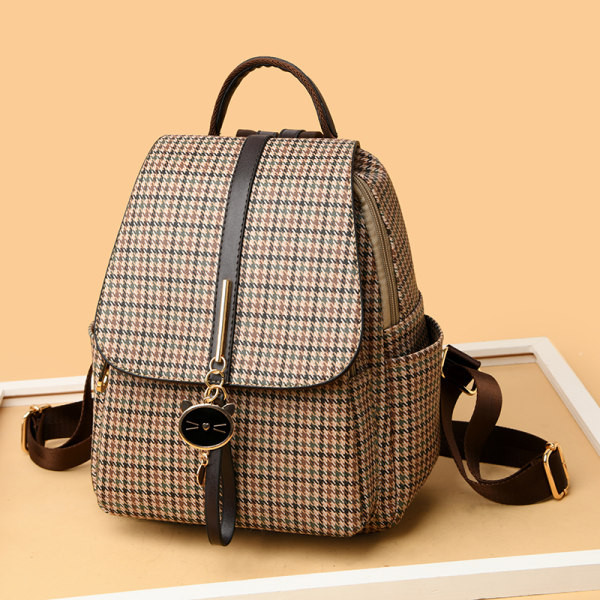 Moderan ženski ruksak od eko kože sa dodatkom