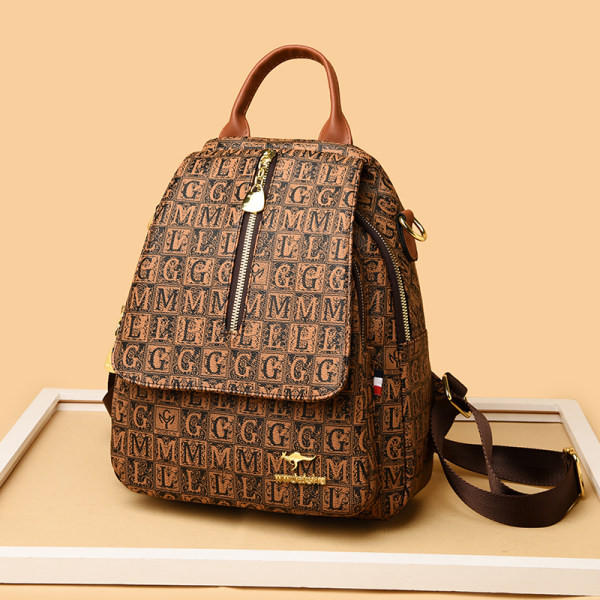 Γυναικείο μοντέρνο σακίδιο πλάτης με μεταλλική διακόσμηση και επιγραφή