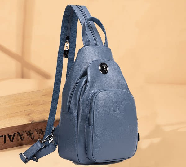 Universali moteriška kuprinė su vieta ausinėms