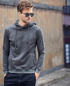 Férfi pulóver kapucnival és zsebbel, különböző színekben