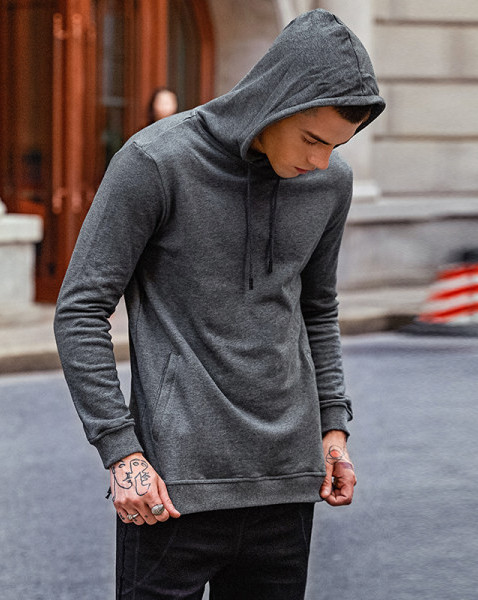 Férfi pulóver kapucnival és zsebbel, különböző színekben