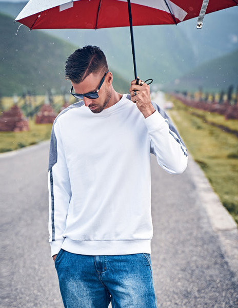 Sportiška vyriška palaidinė su ovalia iškirpte