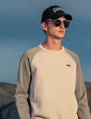 Vyriški modernūs megztiniai su ovalia iškirpte ir logotipu