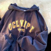 Sportlik meeste dressipluus kapuutsiga ja pealdisega