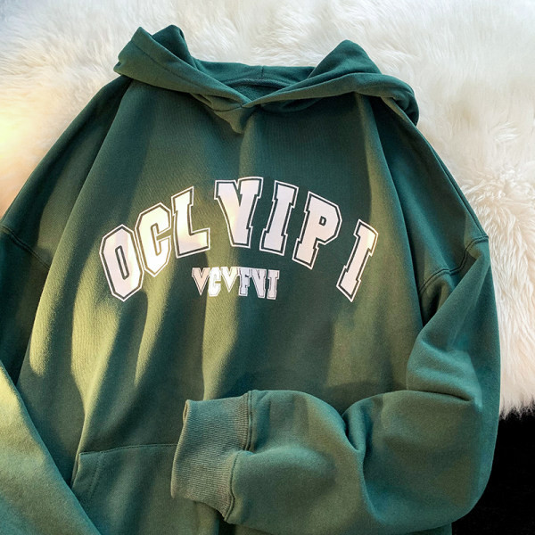 Sportlik meeste dressipluus kapuutsiga ja pealdisega