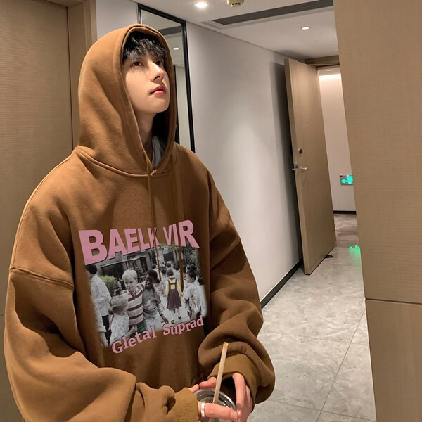 Vyriški palaidi megztiniai su gobtuvu ir spalvingu raštu