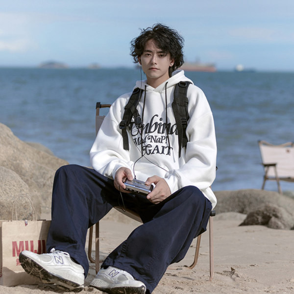 Sportiški vyriški megztiniai su užrašu ir gobtuvu