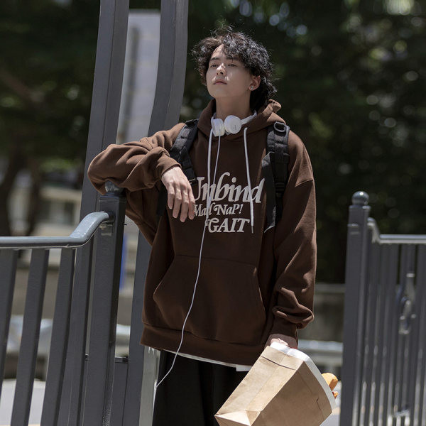 Sportiški vyriški megztiniai su užrašu ir gobtuvu