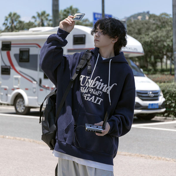 Sportiški vyriški megztiniai su užrašu ir gobtuvu