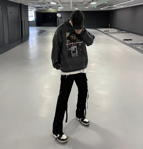 Sportiškas vyriškas megztinis su raštu ir kišene