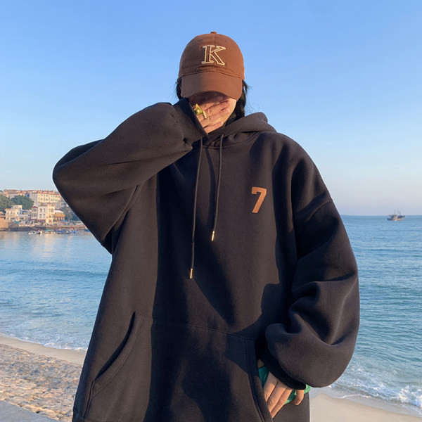 Kapuutsiga ja dekoratiivsete elementidega meeste dressipluus