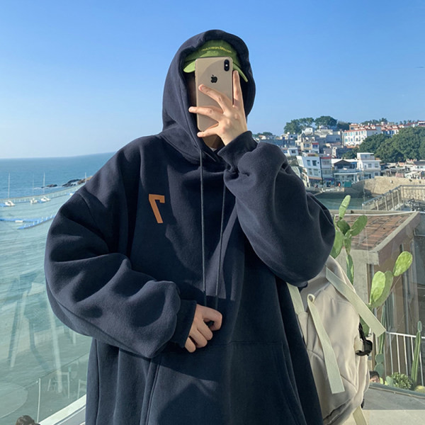 Kapuutsiga ja dekoratiivsete elementidega meeste dressipluus