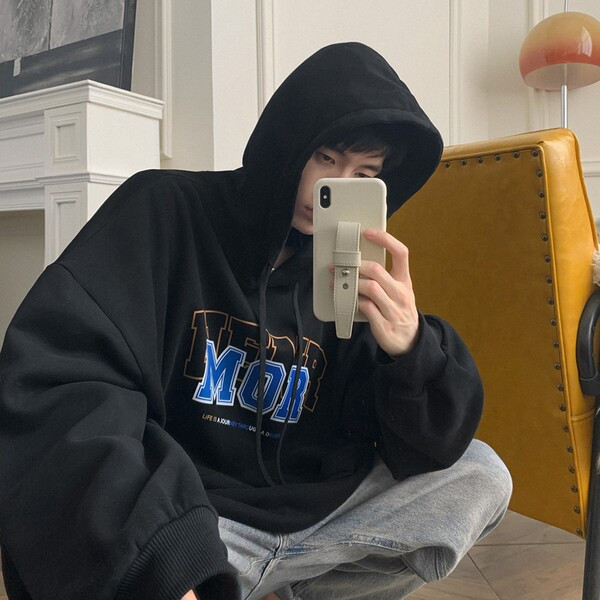 Kirjaga avar meeste kapuuts