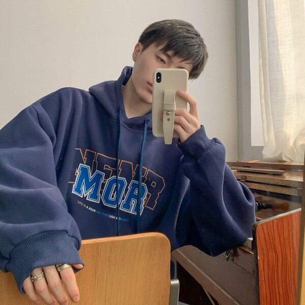 Kirjaga avar meeste kapuuts