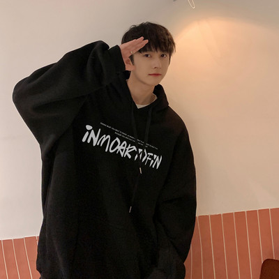 Tasku ja dekoratiivkirjaga meeste dressipluus