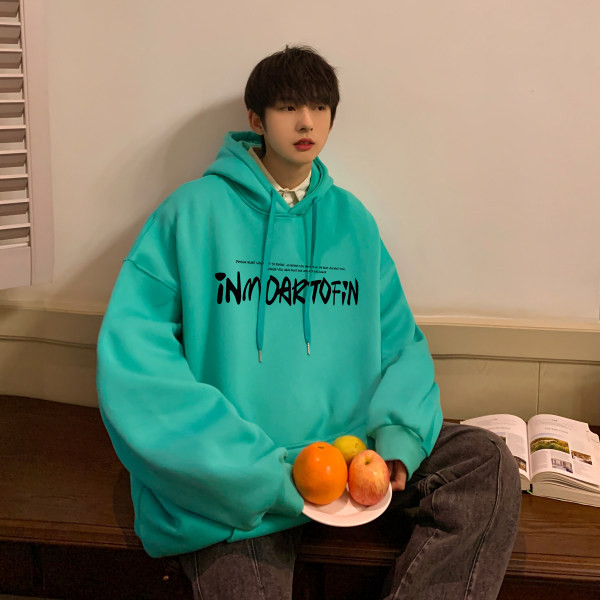 Tasku ja dekoratiivkirjaga meeste dressipluus