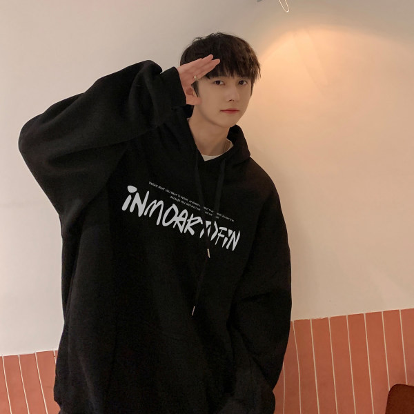 Tasku ja dekoratiivkirjaga meeste dressipluus