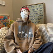 Vyriški megztiniai su dekoratyvinėmis raidėmis ir raišteliais