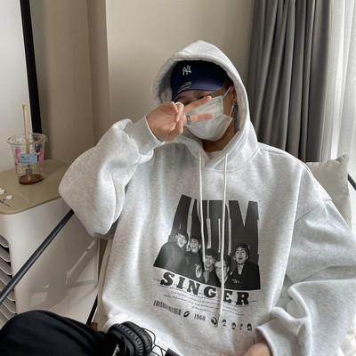 Vyriški megztiniai su dekoratyvinėmis raidėmis ir raišteliais