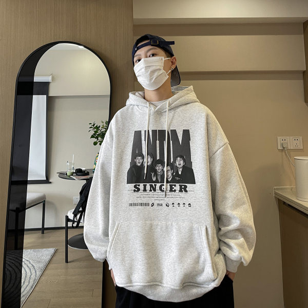 Vyriški megztiniai su dekoratyvinėmis raidėmis ir raišteliais