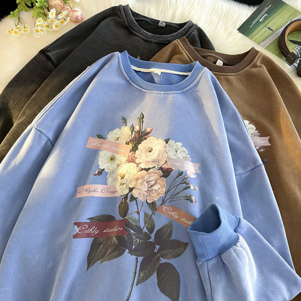 Vyriški megztiniai su dekoratyvinėmis raidėmis ir raišteliais