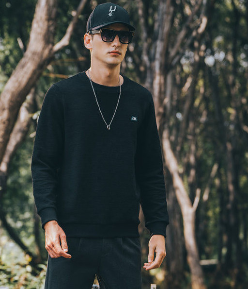 Naujo modelio vyriški megztiniai apvalia iškirpte