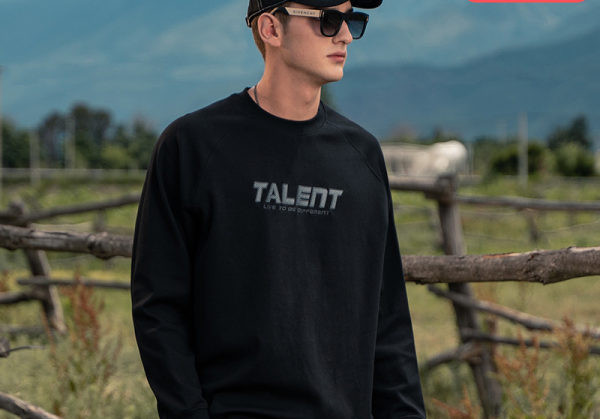 Ανδρικό casual φούτερ με οβάλ λαιμόκοψη και κεντητά γράμματα