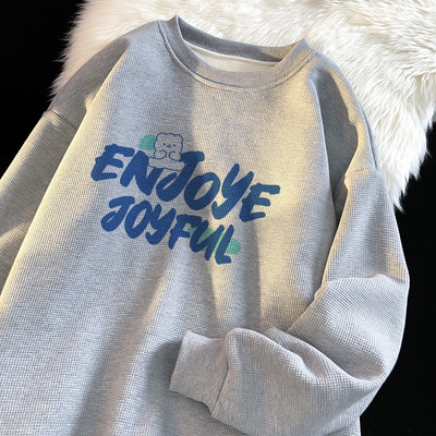 Meeste dressipluusid - ovaalse dekoltee ja pealdisega