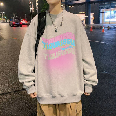 Įprasti vyriški megztiniai su ovalia iškirpte ir spalvingu raštu