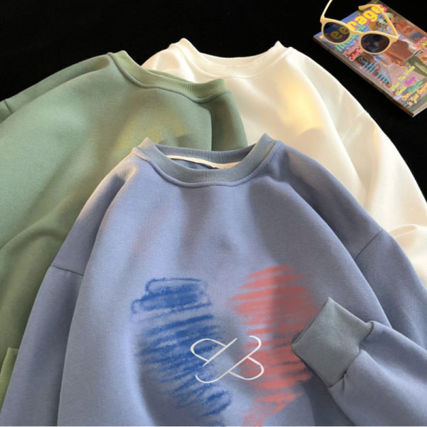 Ανδρικό φούτερ με απλικέ καρδιά