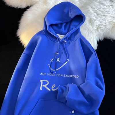 Férfi kapucnis pulóver nyakkendővel